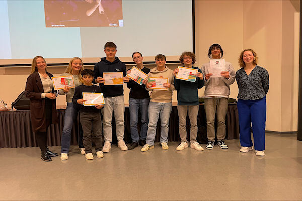 Deelnemers-MDT-traject-met-begeleiders-Sanne-Bruntink-namens-de-WUh-en-Diede-van-Dijk-namens-Spectrum.jpeg