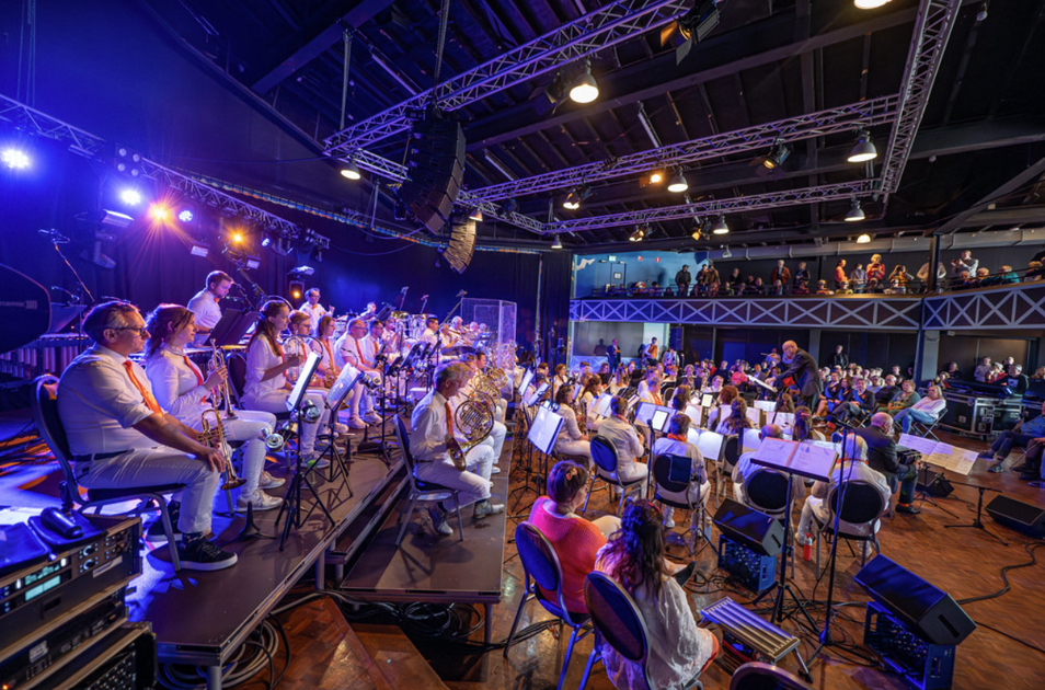 Van buikdans tot The Ketchup Song: Koningsdag swingt in Theater De Storm