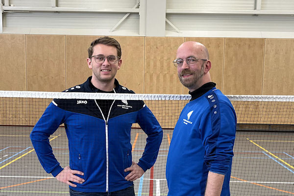 Organisatoren-van-het-Recreatief-Badmintontoernooi-2024-Mark-ten-Pas-links-en-Erwin-Ruesink-.jpeg
