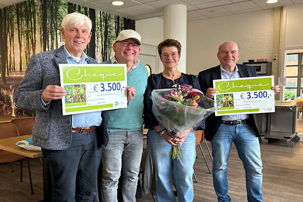 Jan-Heijnen-overhandiging-cheque.jpg