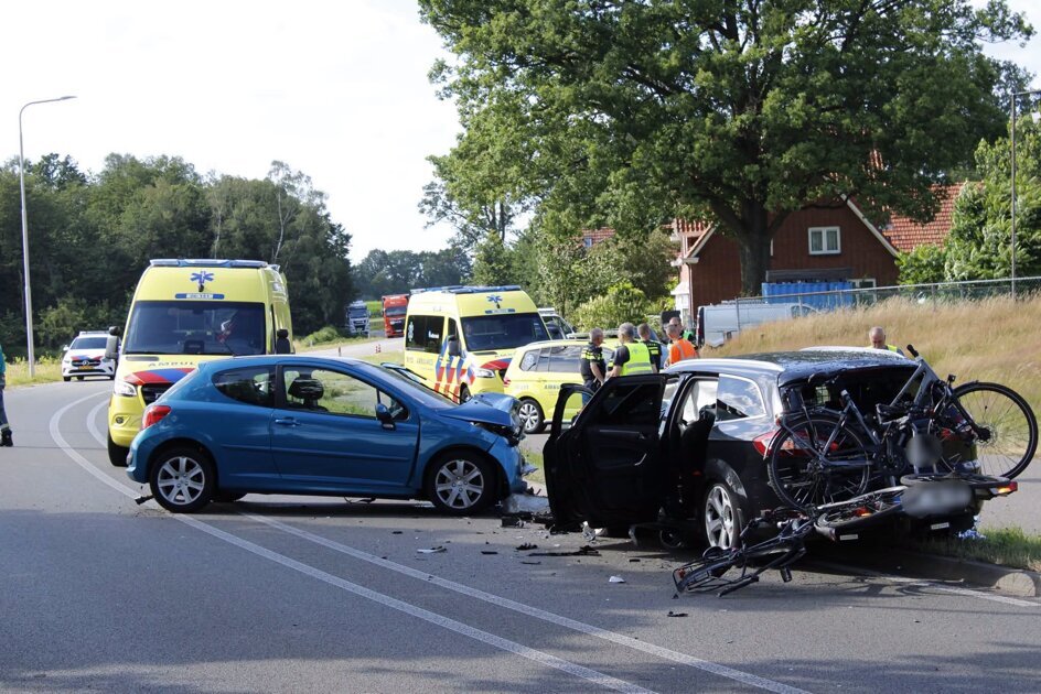 Ernstig ongeval op Kottenseweg in Winterswijk: vijf zwaargewonden, waaronder twee kinderen