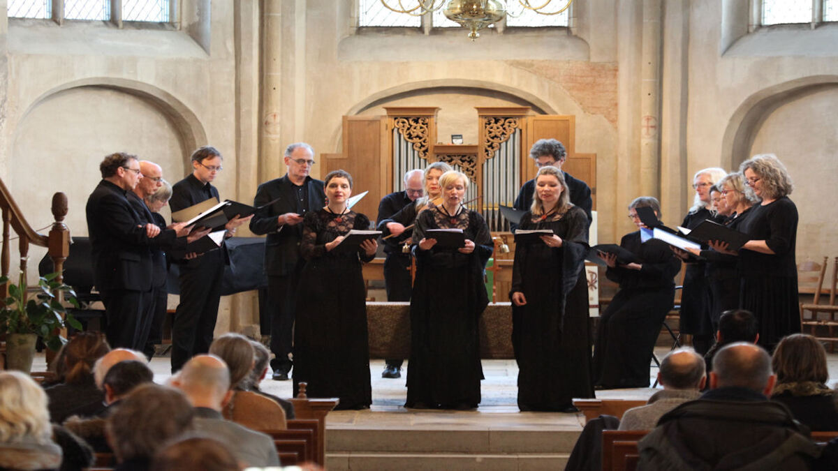 Ars-Choralis-Coeln-en-workshopdeelnemers-samen-op-het-podium-tijdens-een-vorig-concert.jpg