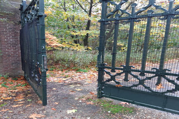 Berlage-hek-Oud-Reemst-opengebroken.jpg
