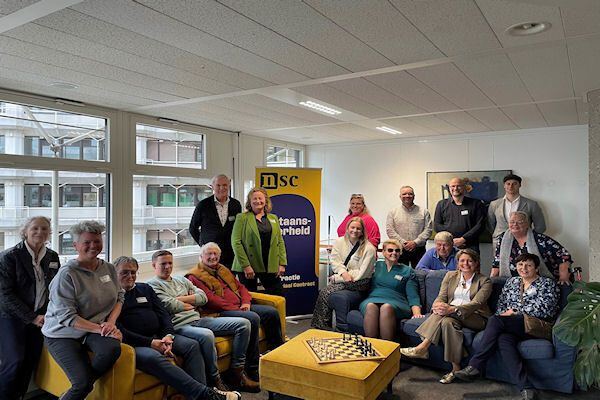 Ilse-Saris-temidden-van-de-leden-werkgroep-Phoenix.jpg