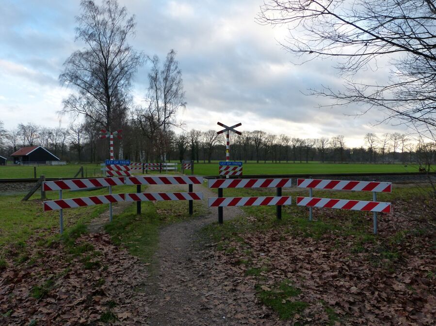 Onbewaakte-spoorwegovergang-Greversweg.jpg