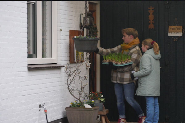 Jeugdleden-in-actie-tijdens-eerdere-hyacintenactie
