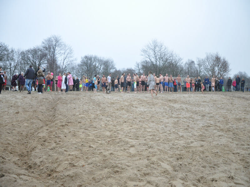 hilgelo-nieuwjaarsduik-2016