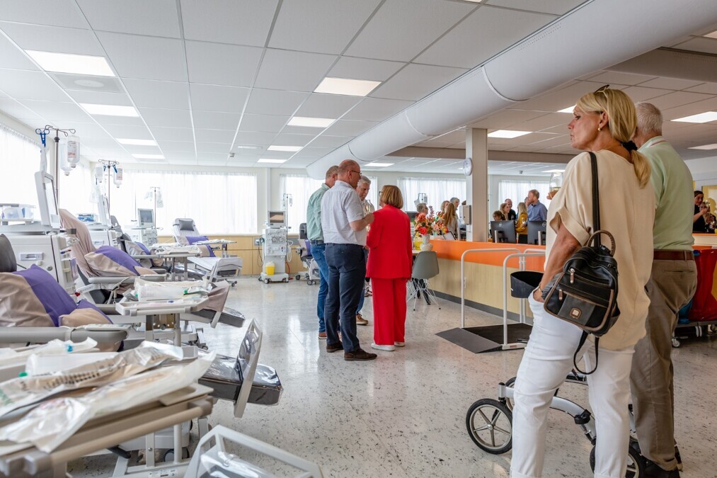 thumbnail_Elyse-opening_de-zaal-bekijken-Copy.jpg