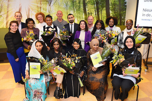 diploma-uitreiking-E-14-Nieuwkomers-in-de-Zorg-11-1-2024.jpg
