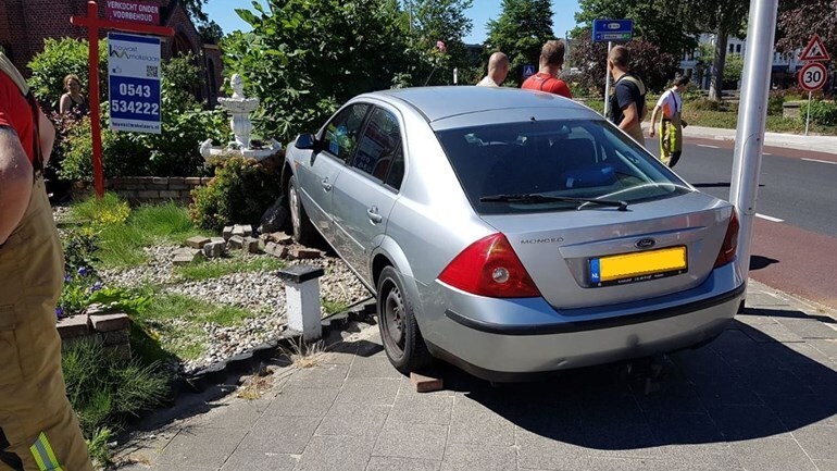 auto-in-tuin.jpg