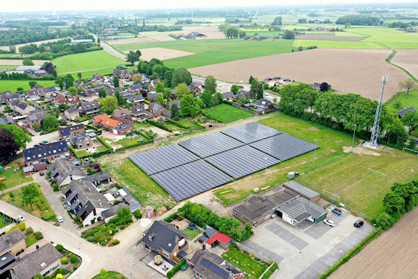 Luchtfoto-Zonnepark-Braamt.jpg