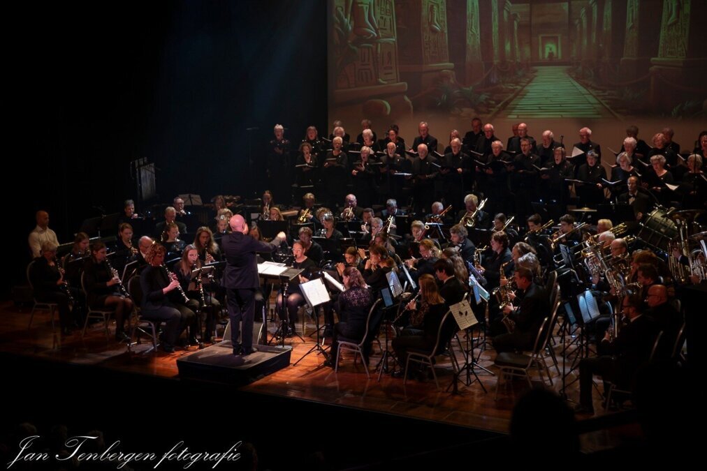 Excelsior tijdens laatste theaterconcert in De Storm