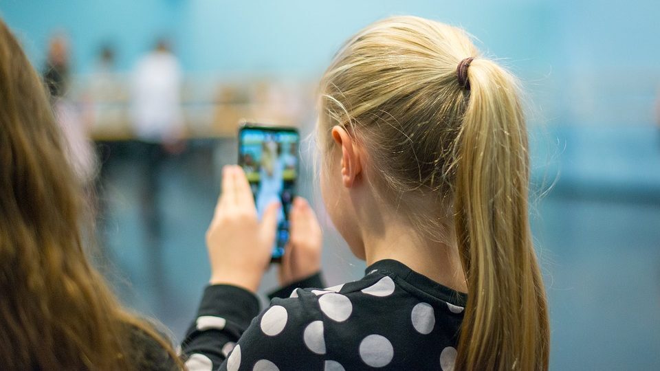 Camera-Girl-Taking-Picture-Phone-Photographer-3898439-e1570701974240.jpg