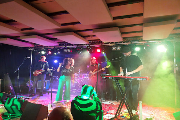 De-band-PavLuv-in-actie-tijdens-AAP-festival-foto-Raymond-Ubbink-vrij-van-rechten.jpg