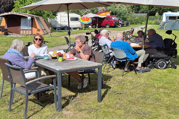 senioren-camping-sfeerfoto-eigen-foto-p.r.-1.jpg