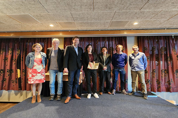 thumbnail_De-genomineerde-auteurs-voor-Beste-Boek-met-rechts-juryvoorzitter-Gerwin-Nijkamp