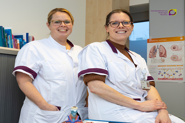 Foto-met-v.l.n.r.-Lisette-Drenthen-en-Lucie-Masen.png
